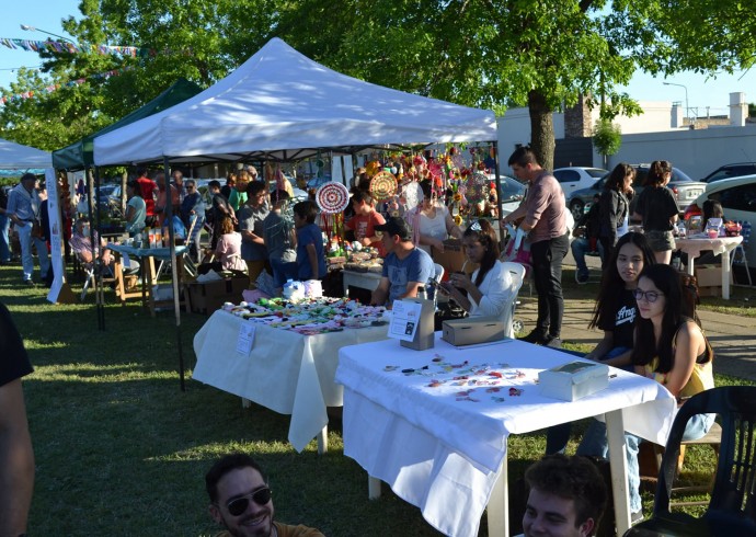 Convocan a emprendedores y artesanos a participar de una feria