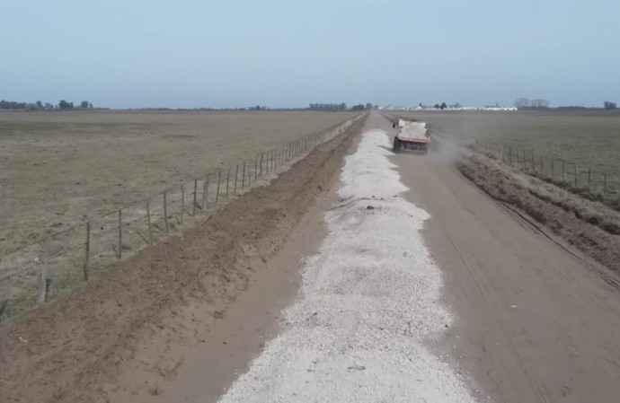 Trabajos de consolidación en el camino al cementerio 