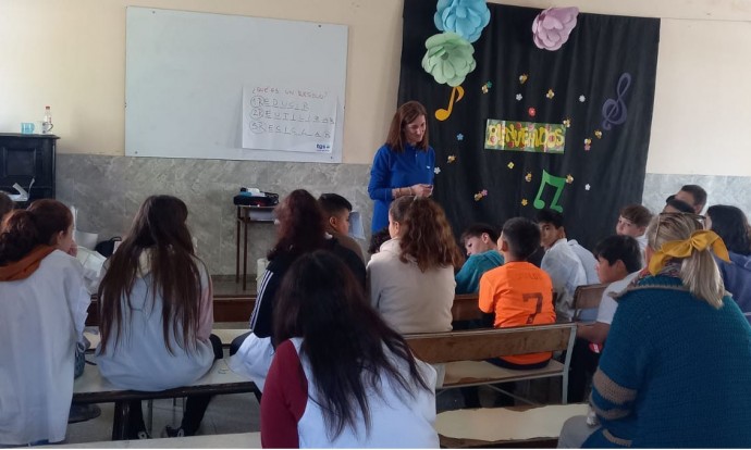 Charlas sobre medio ambiente en instituciones educativas