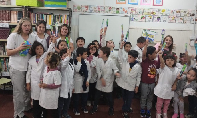 Jornadas sobre odontología en instituciones educativas de Quenumá