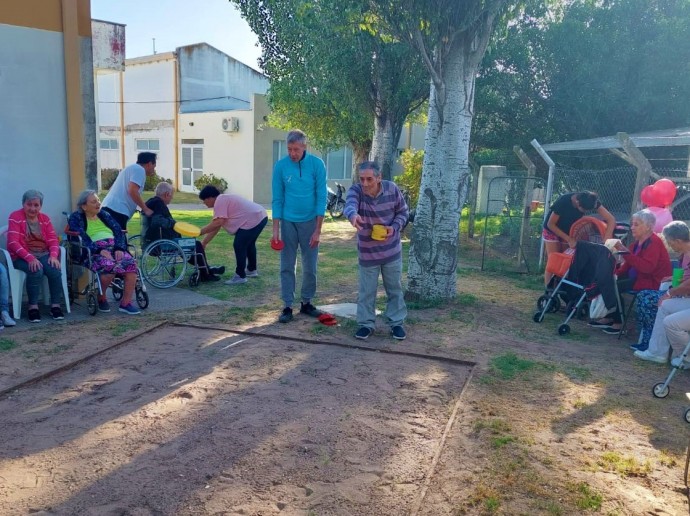 Los residentes de los hogares disfrutaron de una Kermesse recreativa 