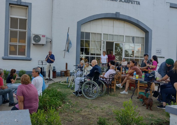 Reiniciaron las jornadas “Una tarde con los abuelos”