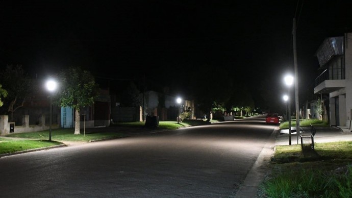 Finalizó la colocación de luminaria led en el Barrio Los Olmos