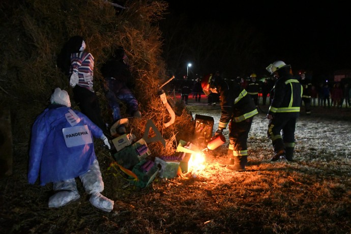 El viernes ardió la tradicional Fogata de San Juan, San pedro y San Pablo