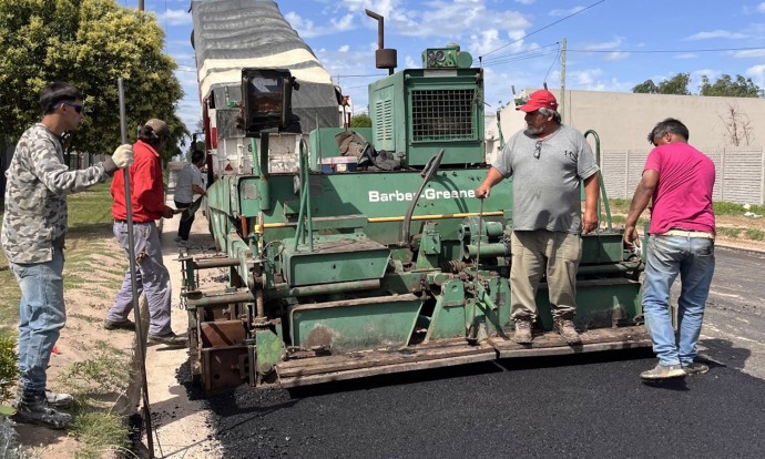 Reanudaron los trabajos de pavimentación 