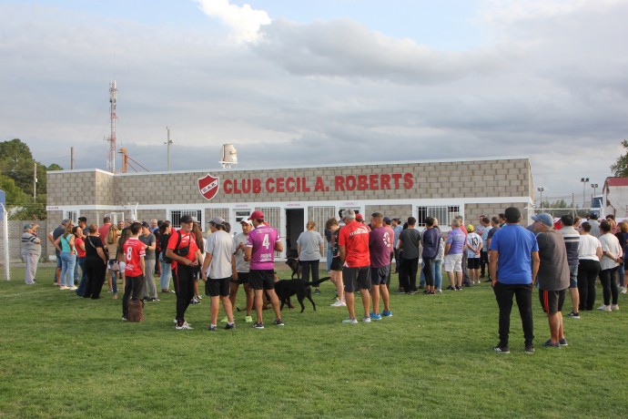 Emotiva inauguración de vestuarios en el Cecil A. Roberts 