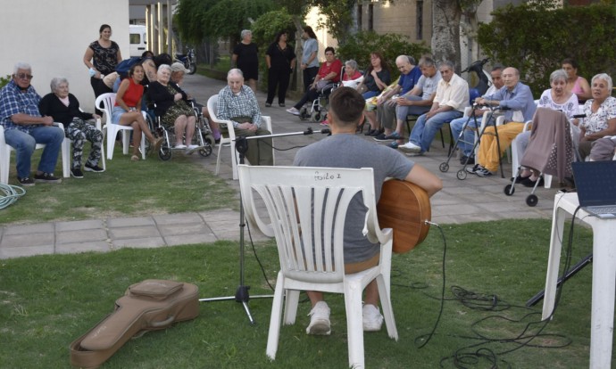 Comenzó el “Ciclo de Serenatas para Adultos Mayores”