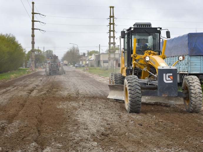 Continúa la construcción y reparación de asfalto urbano