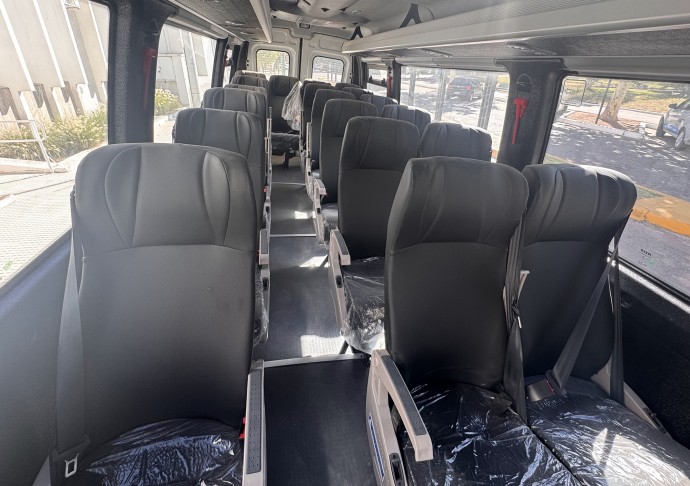 La Municipalidad de Tres Lomas adquirió un nuevo transporte