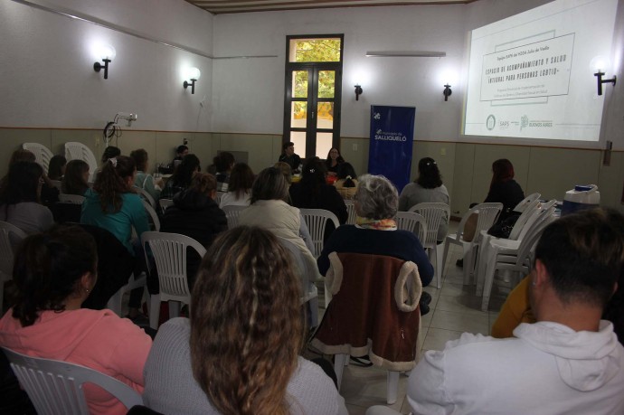 Charla sobre acompañamiento y salud integral para personas LGBTIQ+