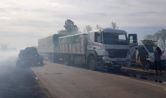 Accidente entre un camión y un automóvil en cercanías de Quenumá