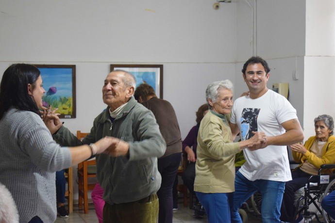 Los residentes del hogar disfrutaron de una jornada musical