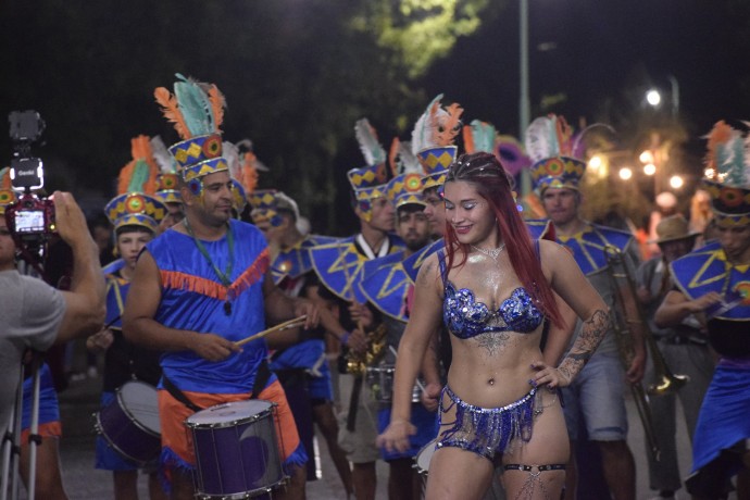 Gran concurrencia al tradicional carnaval de De Bary