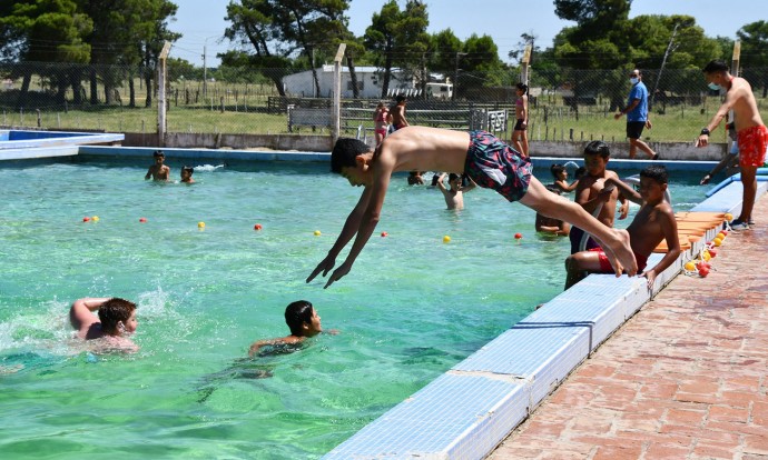 Comenzó le temporada de pileta en el club Alumni