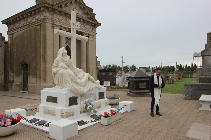 Ofrenda floral en el marco del 61 Aniversario de la Autonomía distrital 