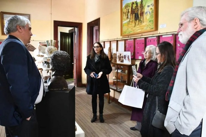 Familiares de Hugo Stroeder visitaron el Museo Municipal