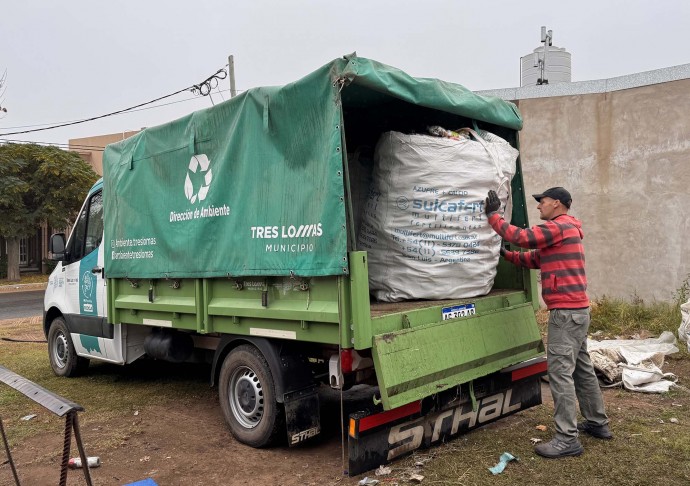 Nueva entrega de ecobotellas a la fundación Karú Mapú