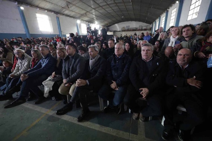 Succurro asistió a una entrega de viviendas en Tornquist