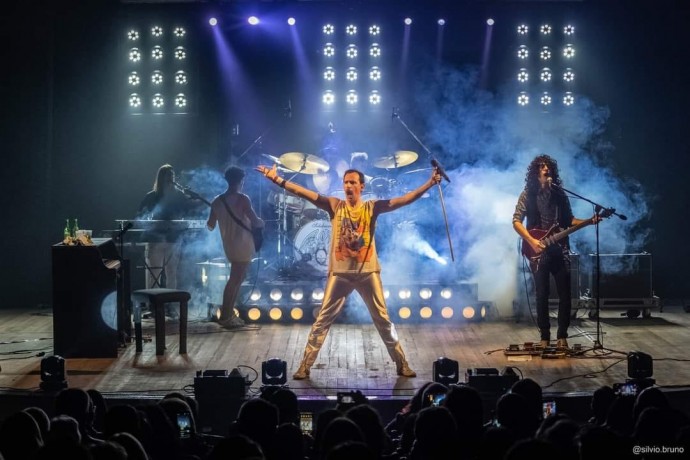 Tributo a Queen en el Teatro de la Sociedad Italiana de Pellegrini