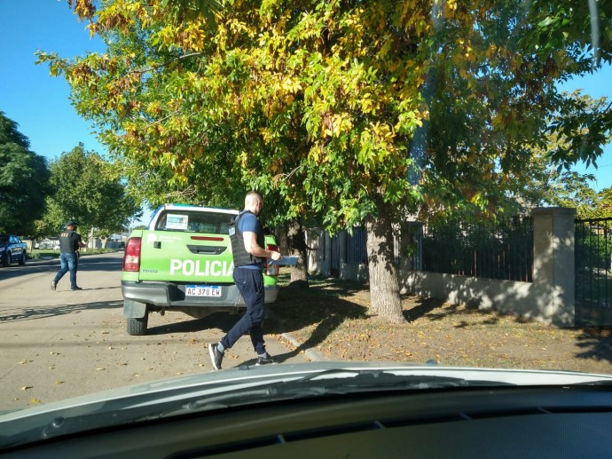 Policía y DDI allanaron dos viviendas