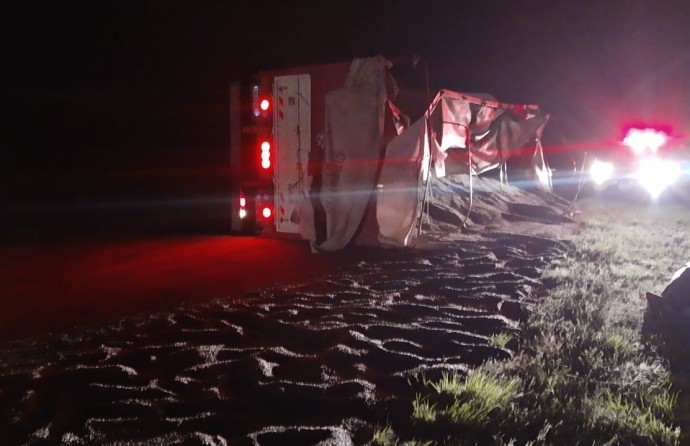 Volcó un acoplado con cereal en Ruta 85